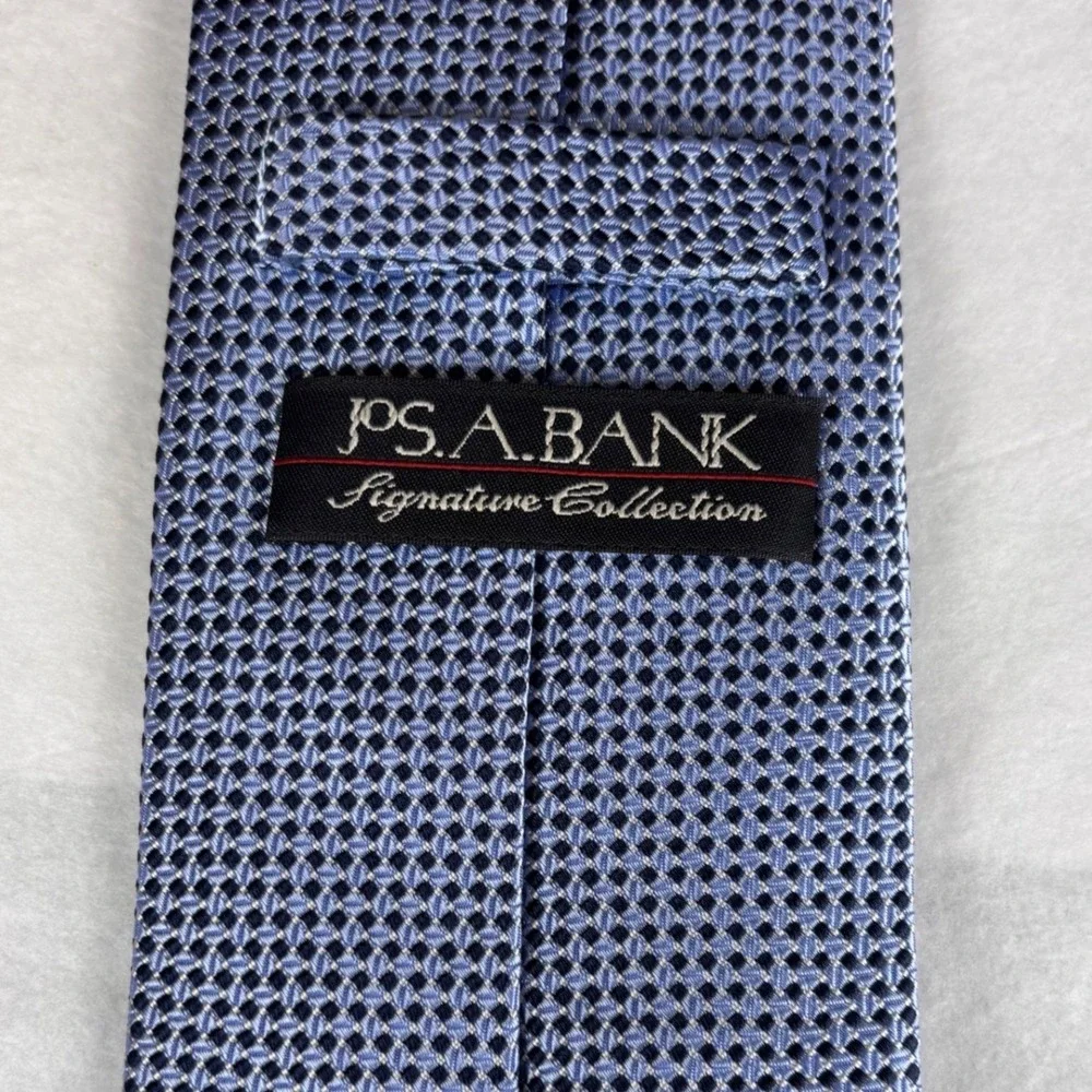 Jos A. Bank Mens Neck Tie Signature Collection Blue‎ Textured Professional